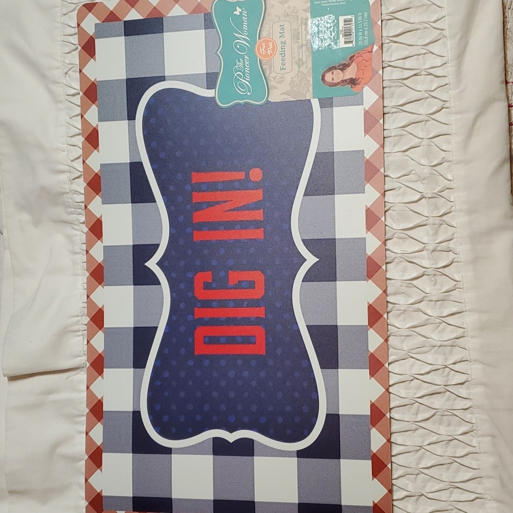 The Pioneer Woman Feeding Mat For Pets